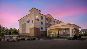A Comfort Inn hotel with a covered entrance and a swimming pool.