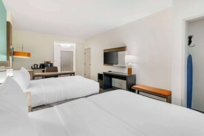 Premium bedding, desk, laptop workspace, blackout curtains - Comfort Suites Valdosta Mall Area (Valdosta)