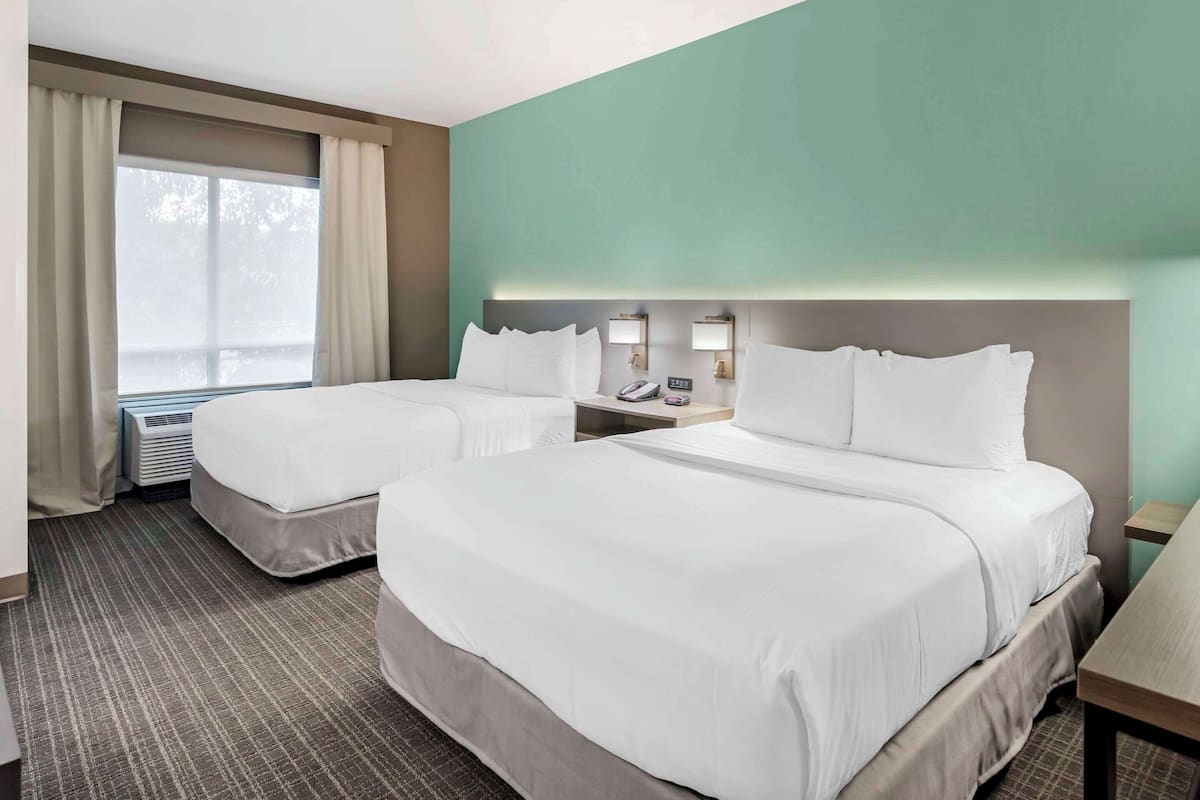 Peralatan tempat tidur premium, meja, ruang kerja komputer riba