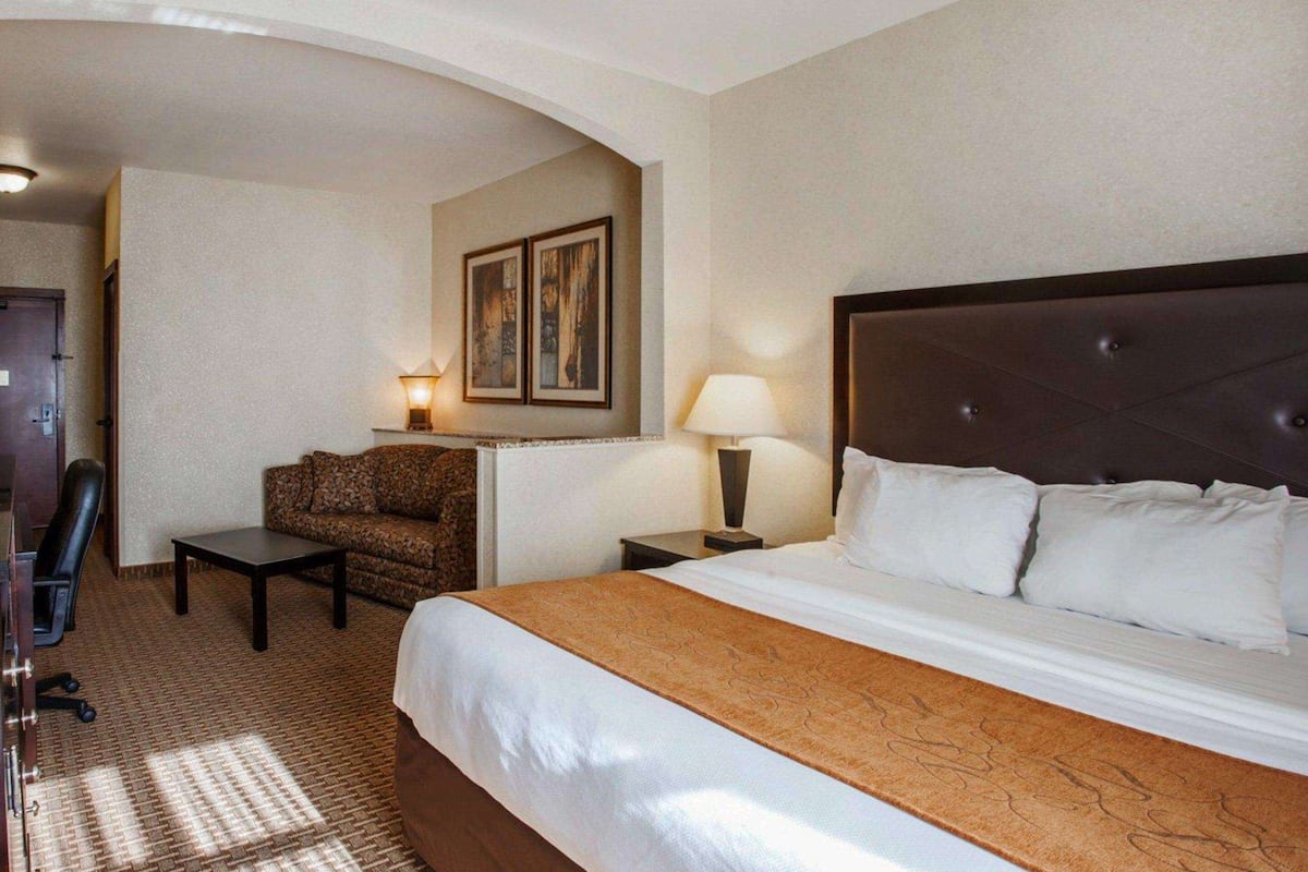 pillow-top beds, individually decorated, individually furnished, desk