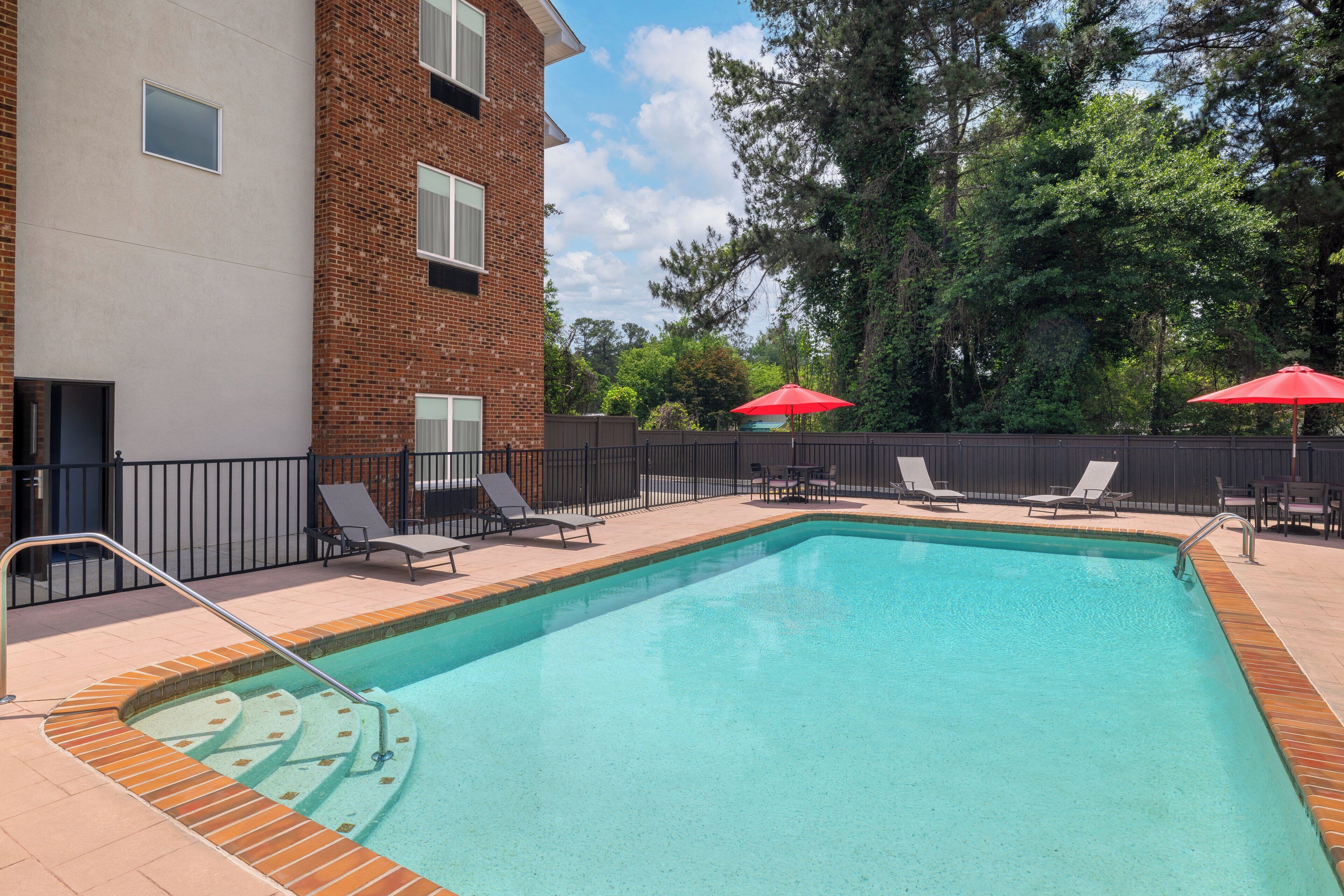 Outdoor pool, open 9:00 AM to 9:00 PM, sun loungers
