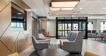 Holiday Inn Express & Suites Buford NE - Lake Lanier by IHG