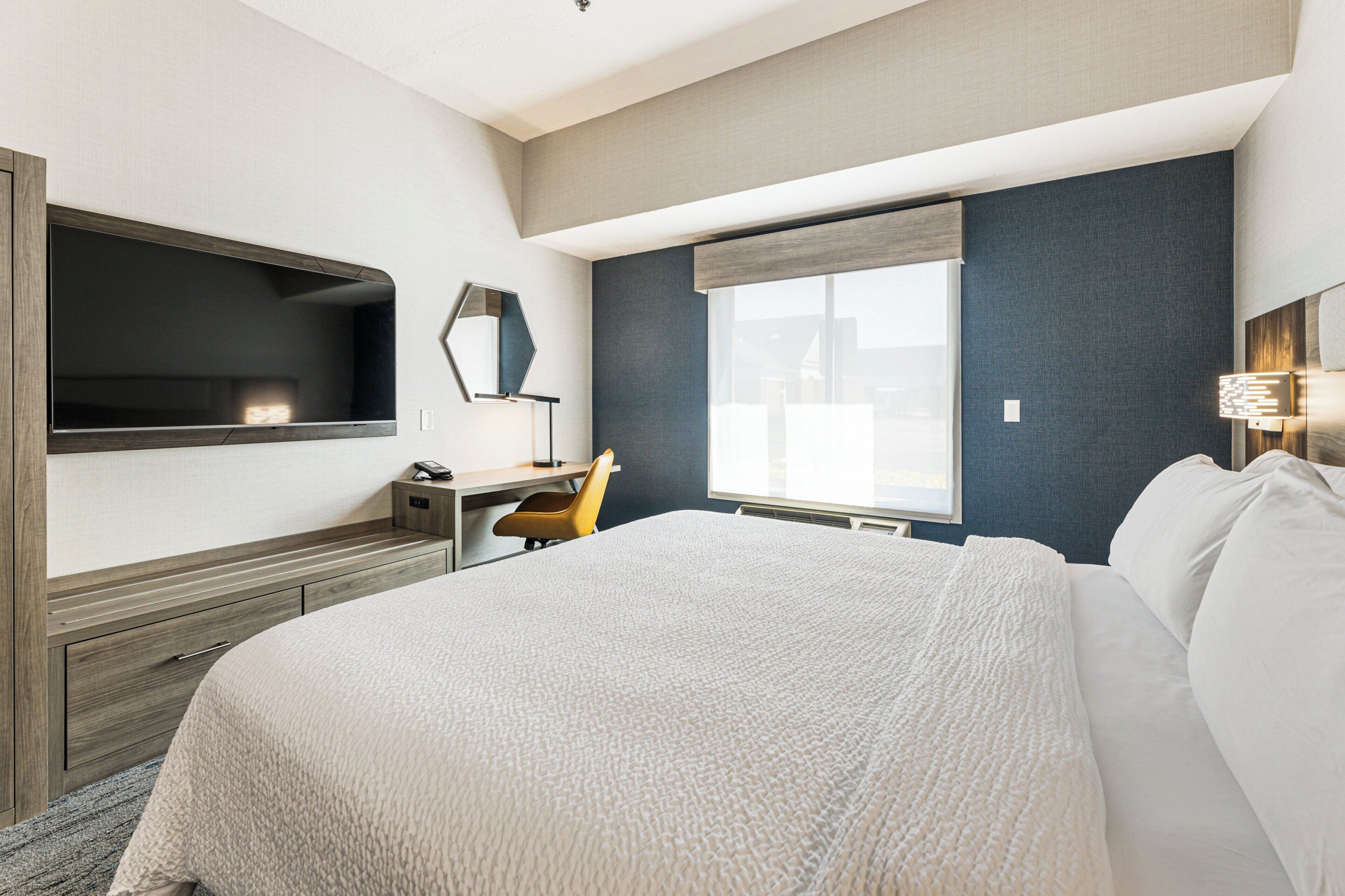 standard room, 1 king bed | in-room safe, individually decorated, desk, laptop workspace