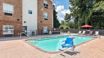 Outdoor pool, open 9:00 AM to 9:00 PM, sun loungers