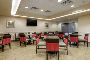 Free daily self-service breakfast  - Comfort Inn & Suites Fort Myers Airport (Fort Myers)