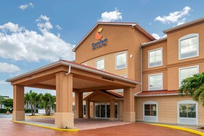 Exterior - Comfort Inn & Suites Fort Myers Airport (Fort Myers)