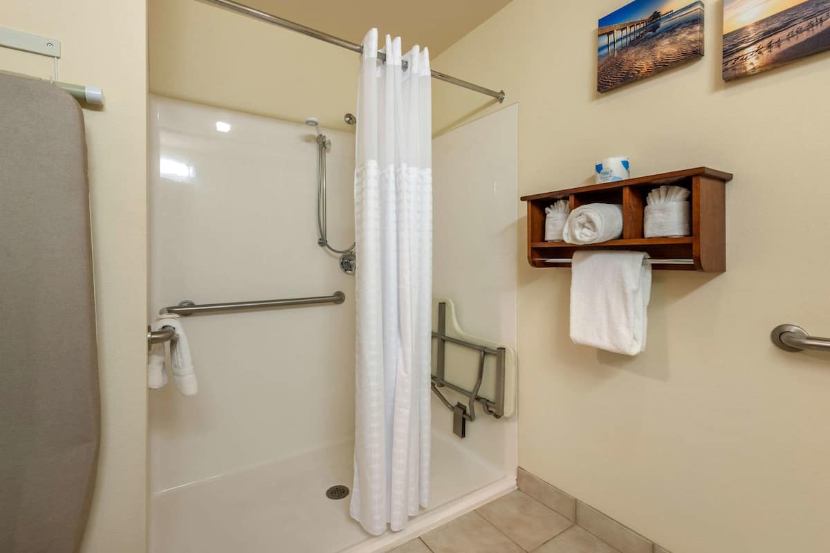 Combined shower/tub, deep soaking tub, free toiletries, hair dryer
