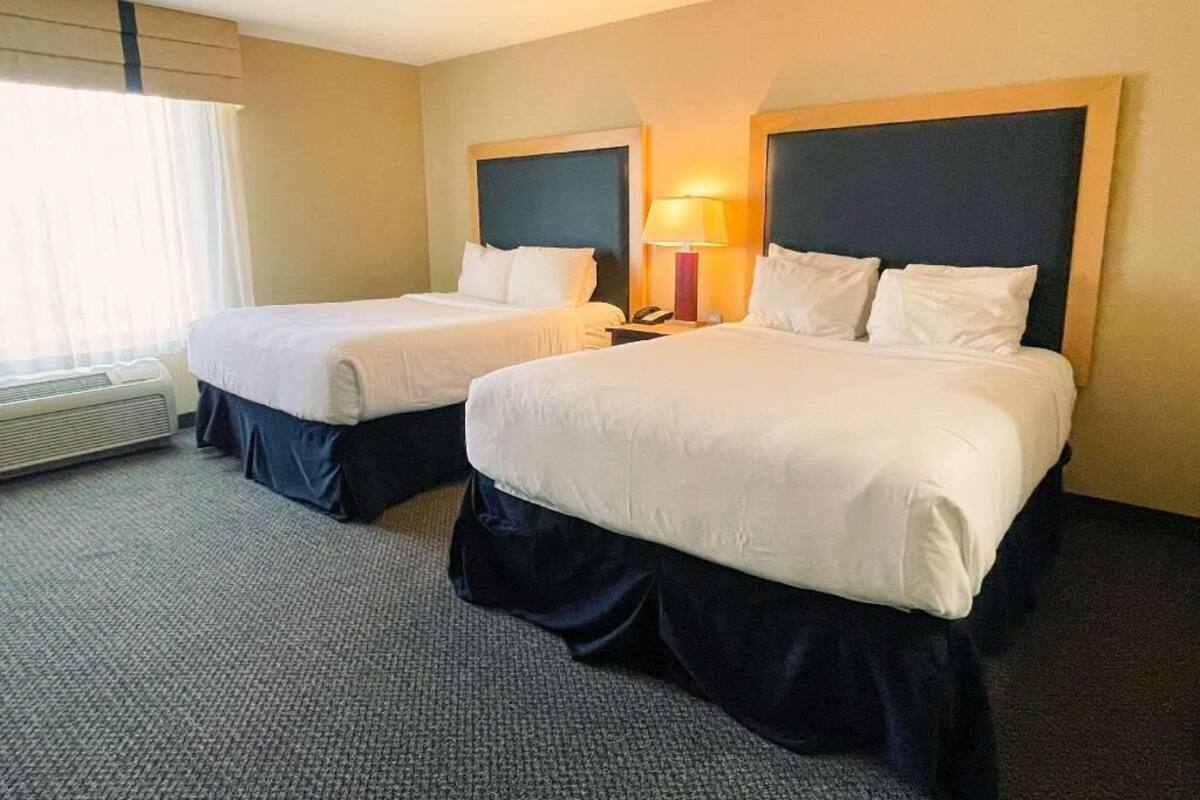 1 bedroom, premium bedding, down duvets, desk