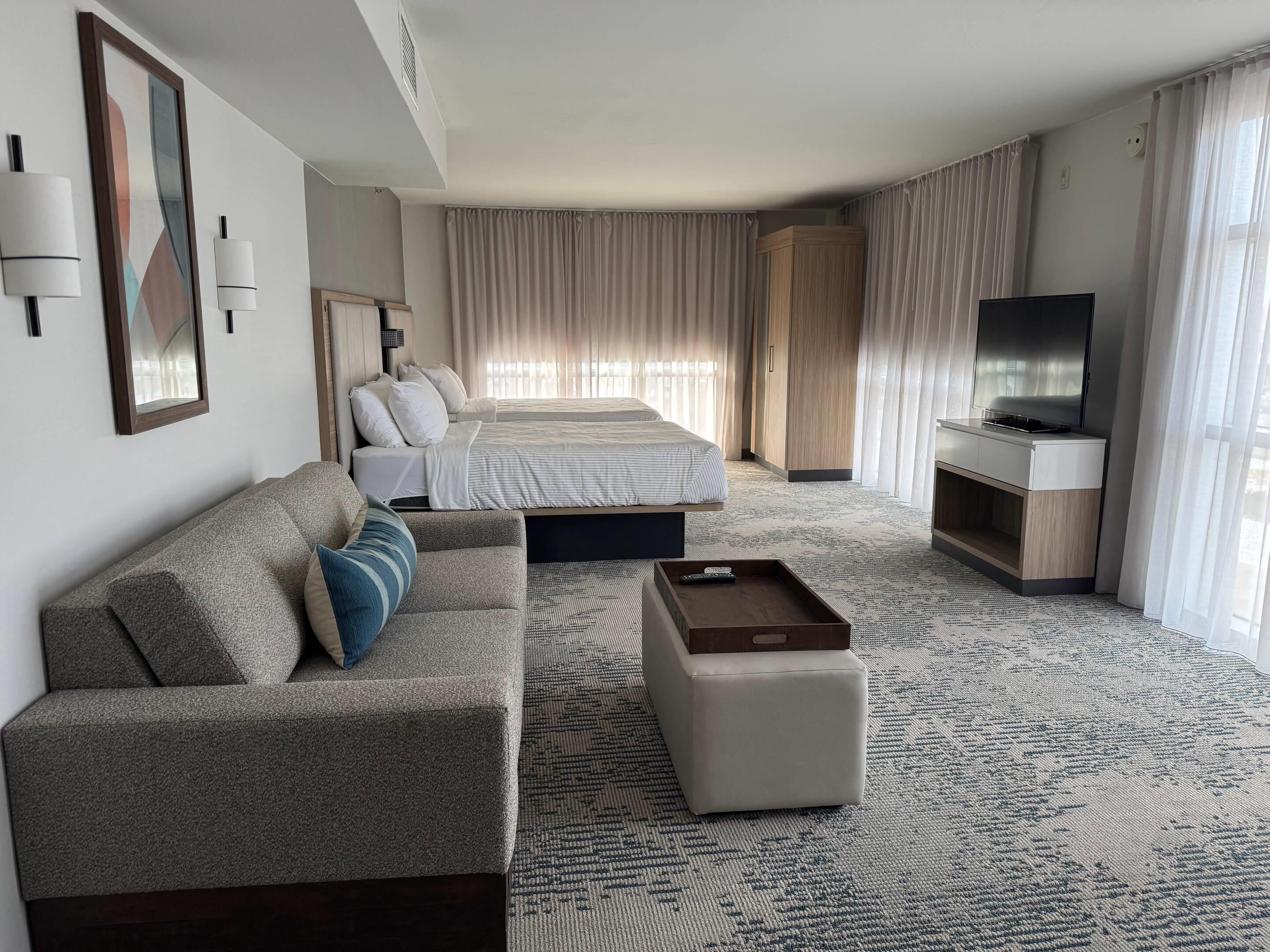 1 chambre, literie de qualité, couette en duvet, bureau
