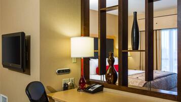 Business Suite, Non Smoking | 1 bedroom, premium bedding, down comforters, desk