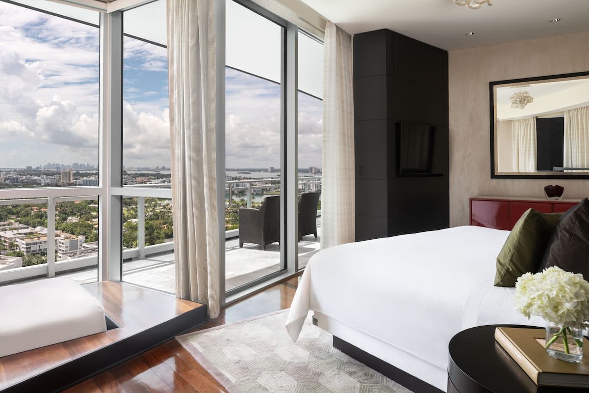 1 bedroom, egyptian cotton sheets, premium bedding, down duvets