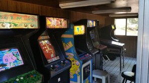 Game room - Dean Creek Resort (Redway)