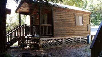 Cabane Deluxe, 1 grand lit et 1 canapé-lit, coin cuisine | 1 chambre, Wi-Fi gratuit, draps fournis