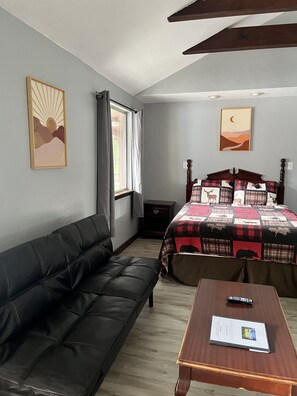 Suite, 1 Queen Bed with Sofa bed, Kitchenette | Living area