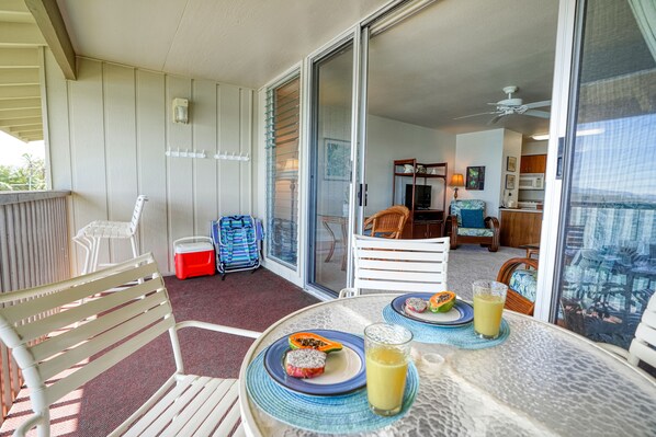 Phòng Suite, 1 phòng ngủ, hồ bơi riêng, quang cảnh bãi biển (Wailua Bay View 307) | Ban công