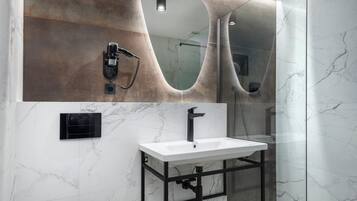 Shower, free toiletries, hair dryer, bidet