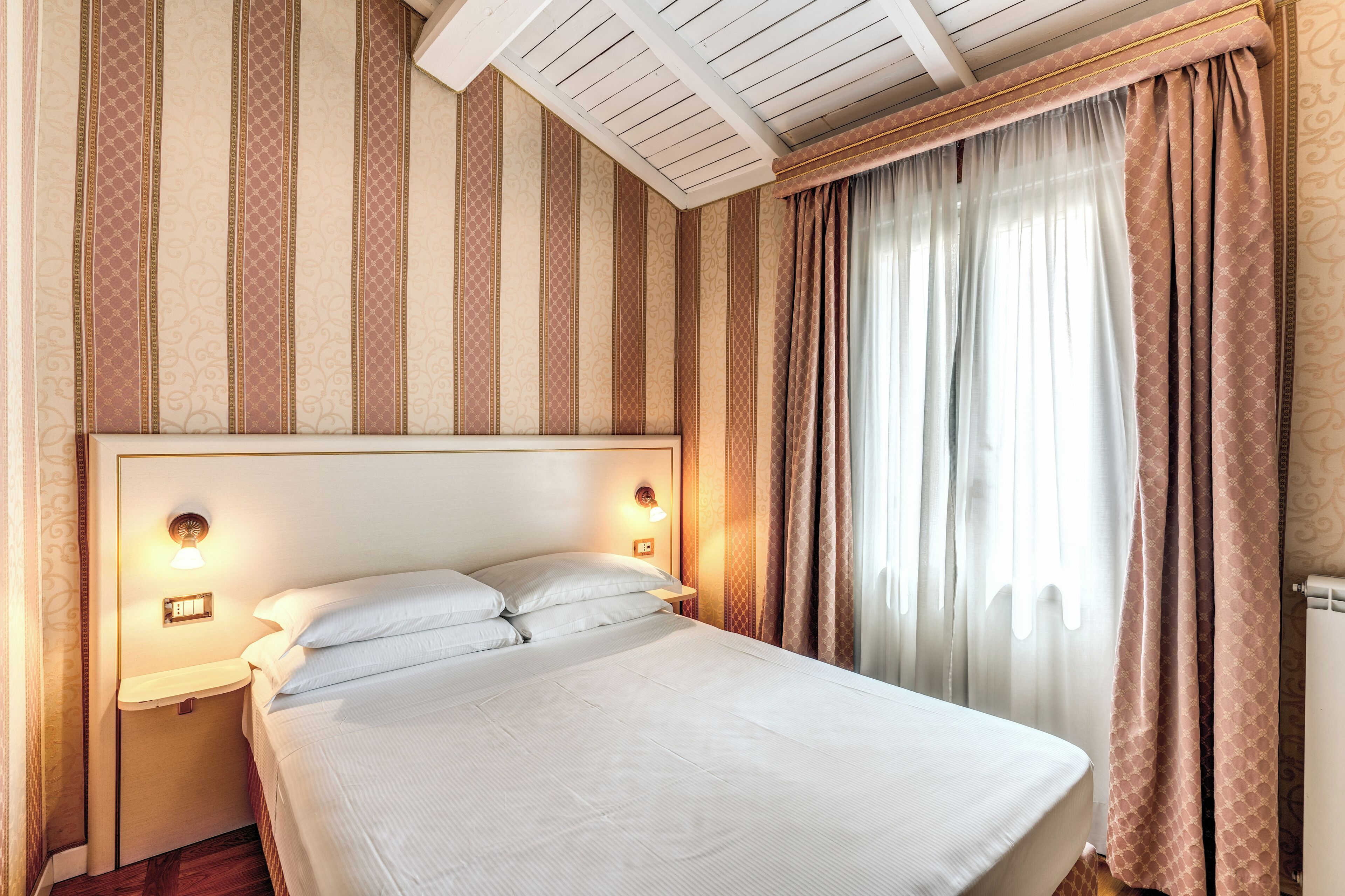 Photo - Relais Fontana Di Trevi Hotel