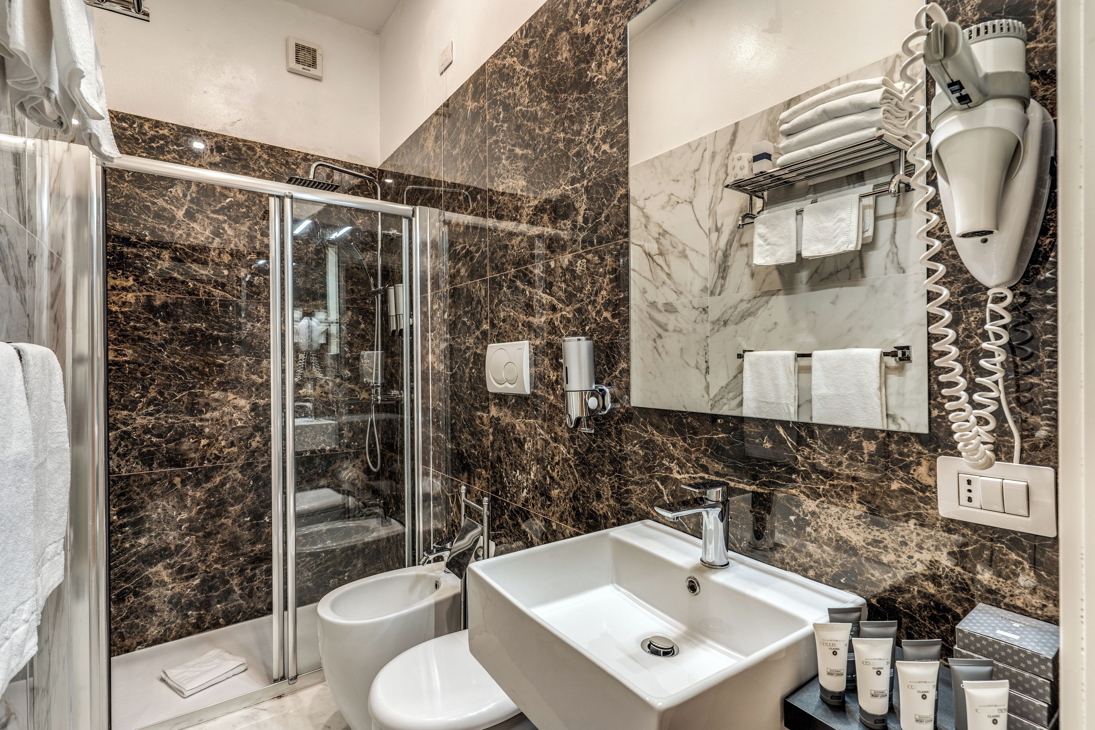 Photo - Relais Fontana Di Trevi Hotel
