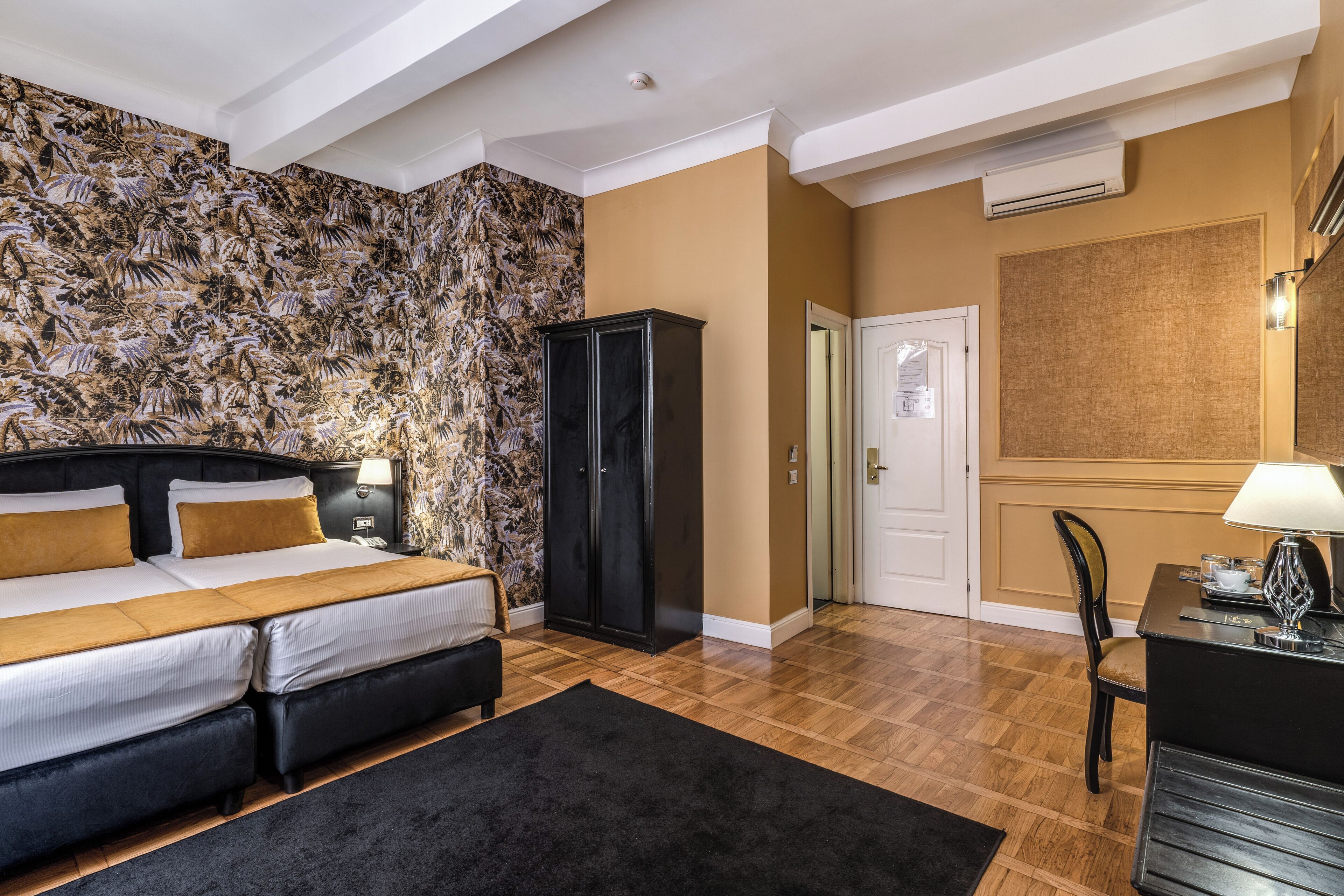 superior deluxe double or twin room | 1 bedroom, premium bedding, minibar, in-room safe