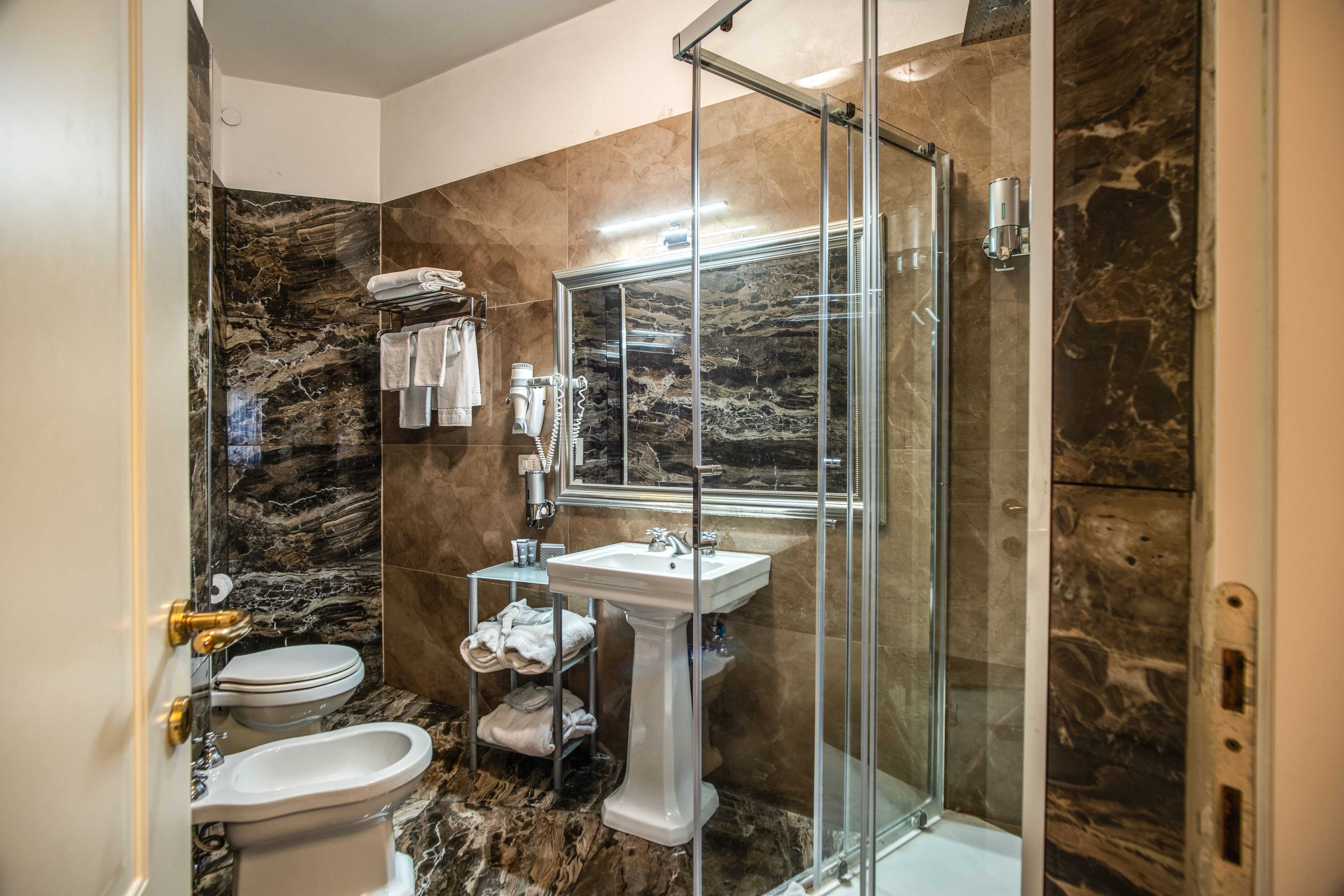 junior suite | bathroom | shower, rainfall showerhead, free toiletries, hair dryer