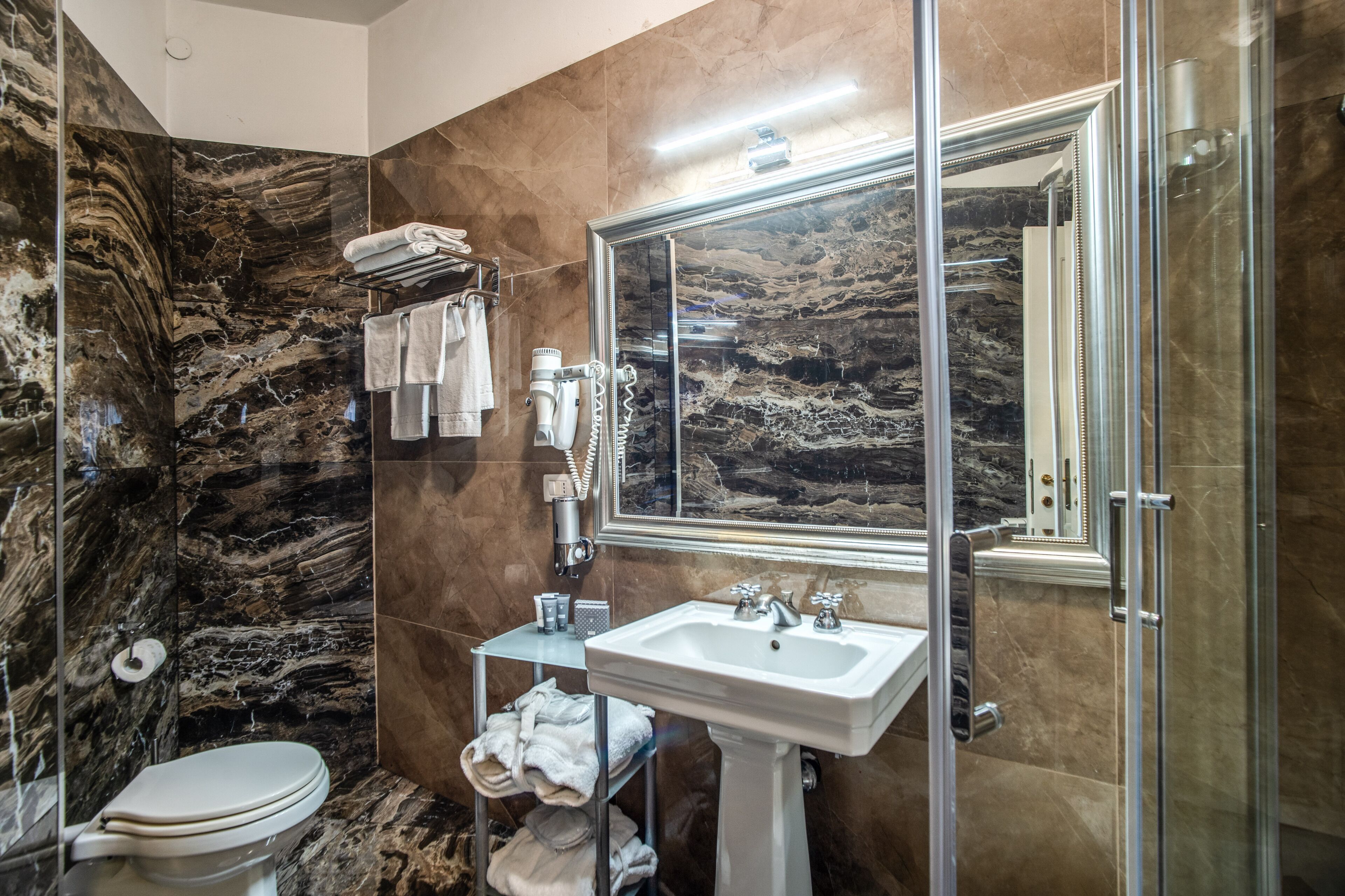 Photo - Relais Fontana Di Trevi Hotel