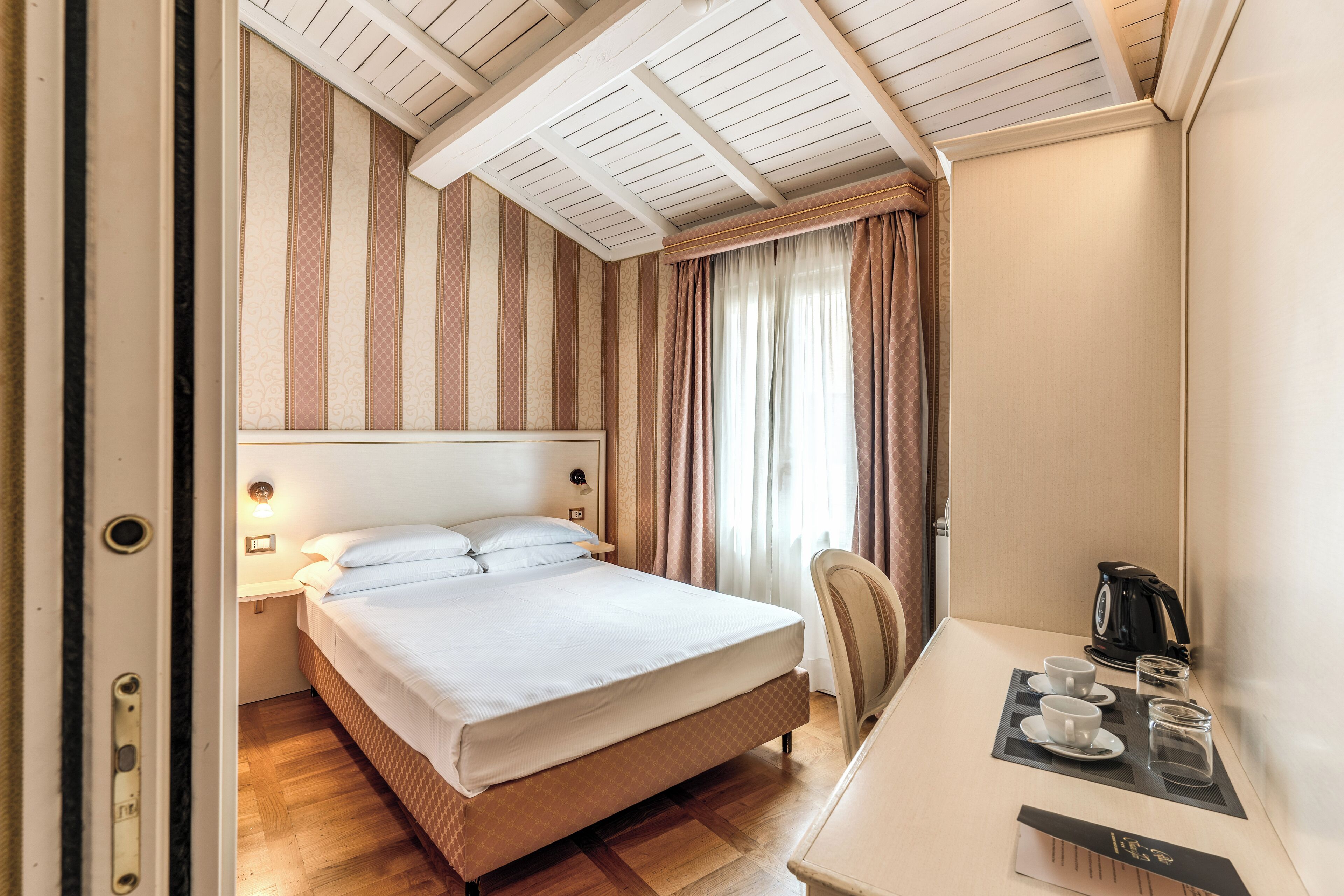 Photo - Relais Fontana Di Trevi Hotel