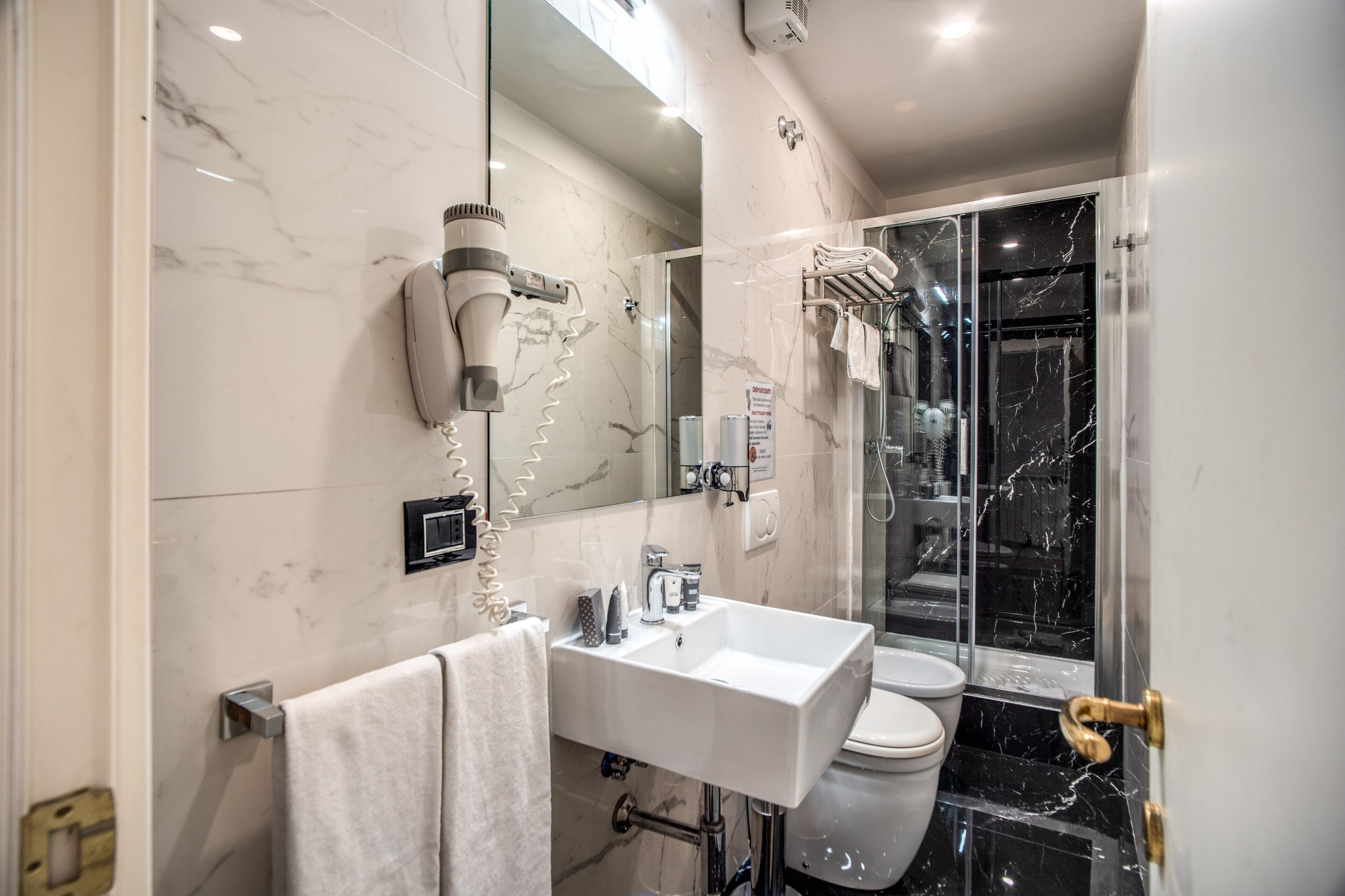 Photo - Relais Fontana Di Trevi Hotel