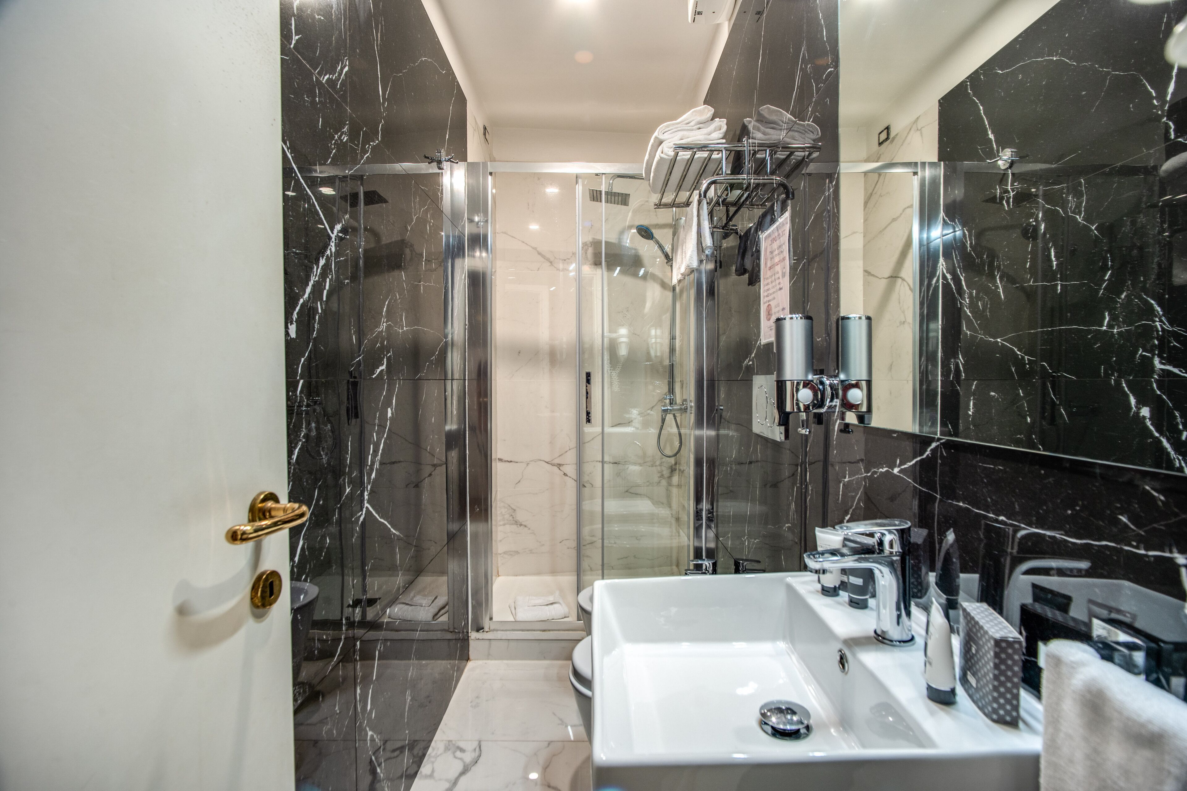 superior deluxe double or twin room | bathroom | shower, rainfall showerhead, free toiletries, hair dryer