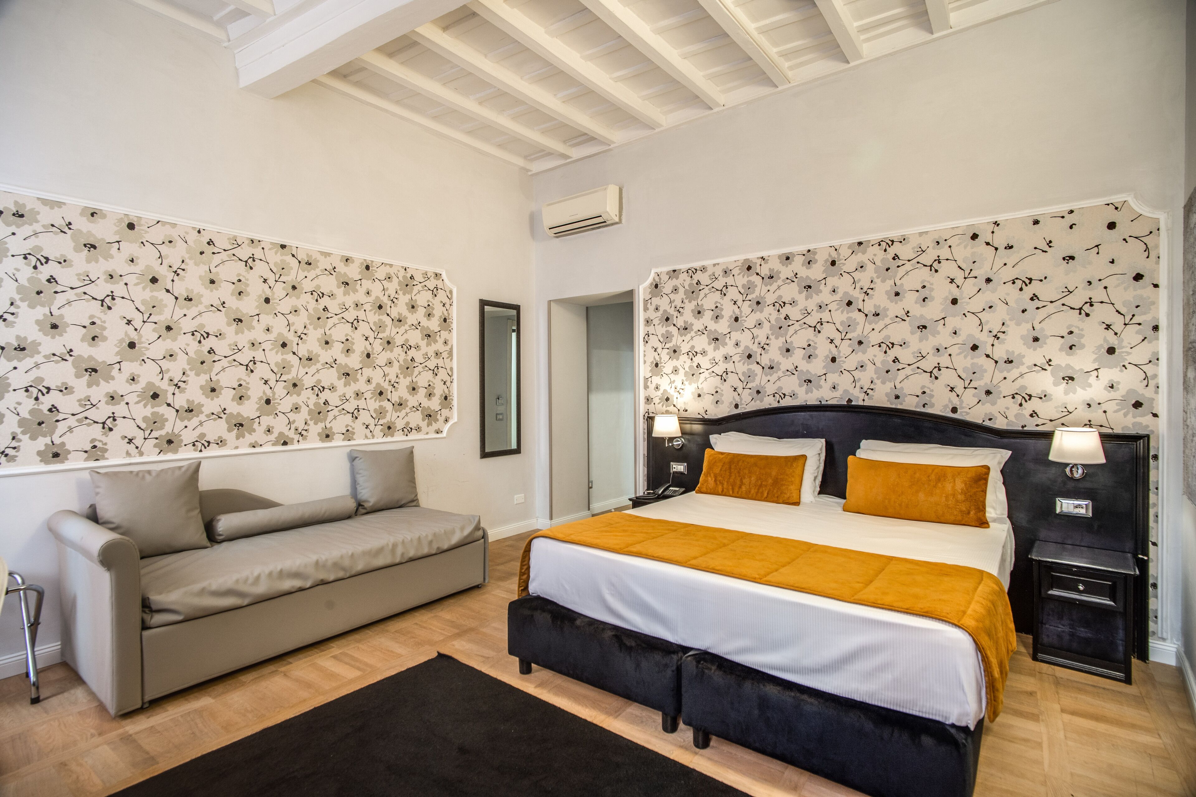 Photo - Relais Fontana Di Trevi Hotel