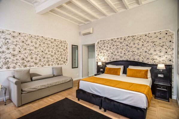 Deluxe dubbelrum eller tvåbäddsrum | Sängtillbehör av högsta kvalitet och minibar