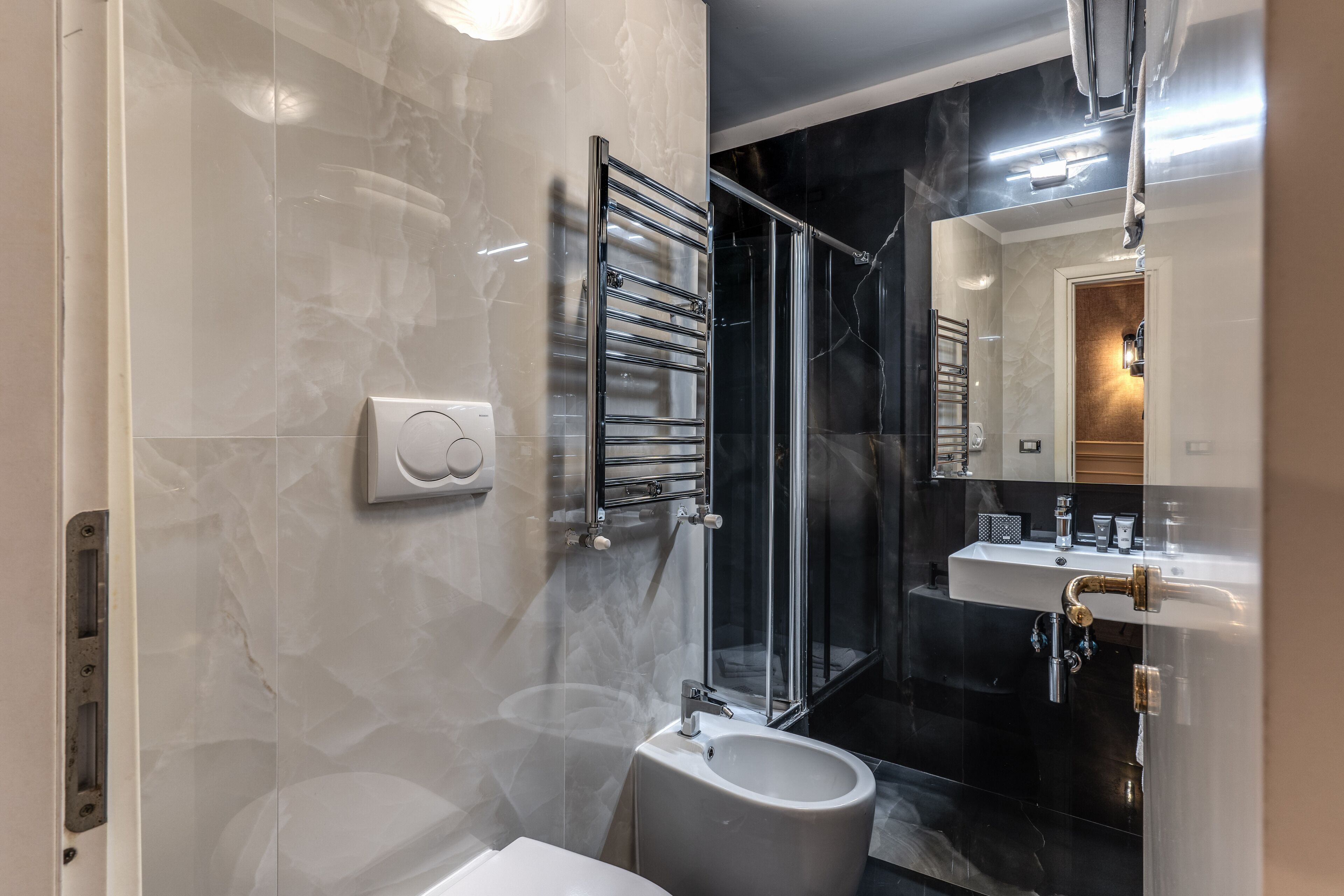 superior deluxe double or twin room | bathroom | shower, rainfall showerhead, free toiletries, hair dryer