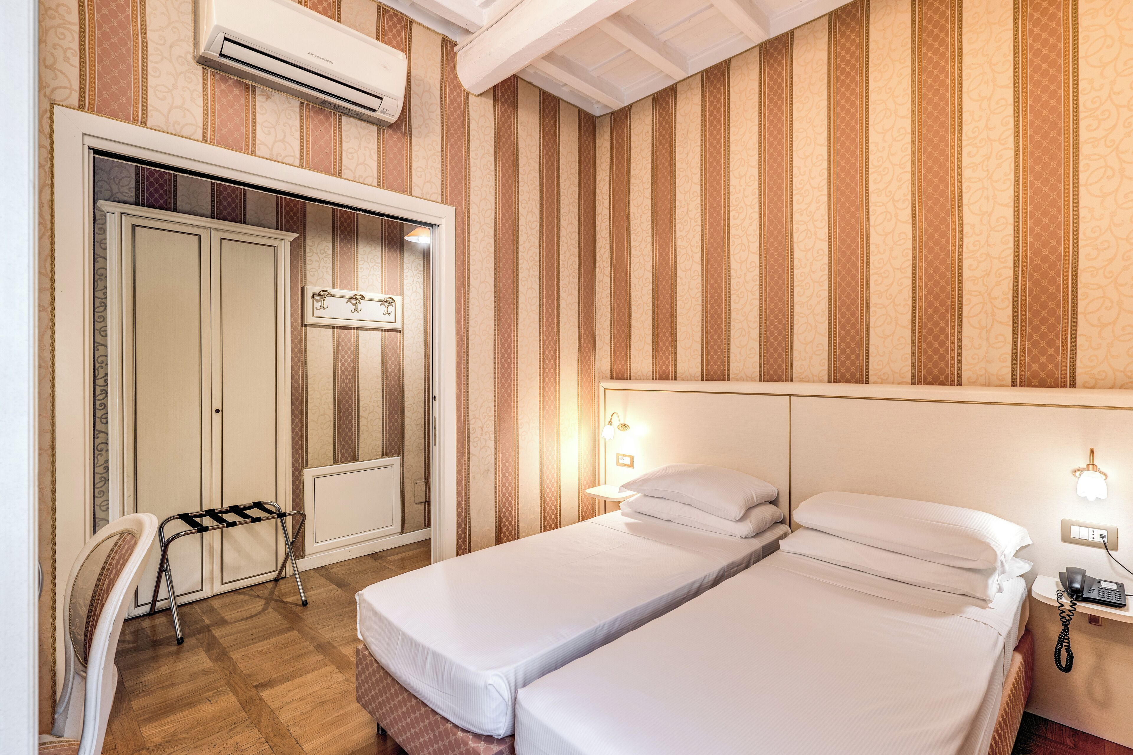 Photo - Relais Fontana Di Trevi Hotel