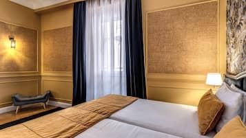 Habitación Deluxe con 1 cama doble o 2 individuales | Ropa de cama de alta calidad, minibar, caja fuerte