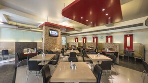 2 Restaurants, Frühstück, Mittagessen, Fisch und Meeresfrüchte
