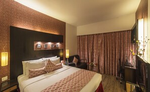 1 bedroom, premium bedding, minibar, in-room safe