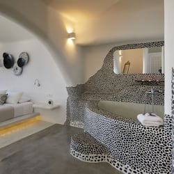 Presidential Suite outdoor private pool, Caldera View | Premium bedding, in-room safe, soundproofing, free WiFi