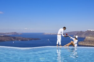 Kolam renang terbuka bermusim, kabana percuma, payung kolam 