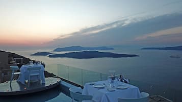 Breakfast, lunch, dinner served; Greek cuisine, ocean views