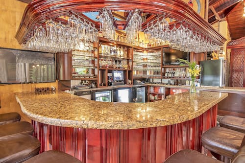 Bar (en la propiedad)