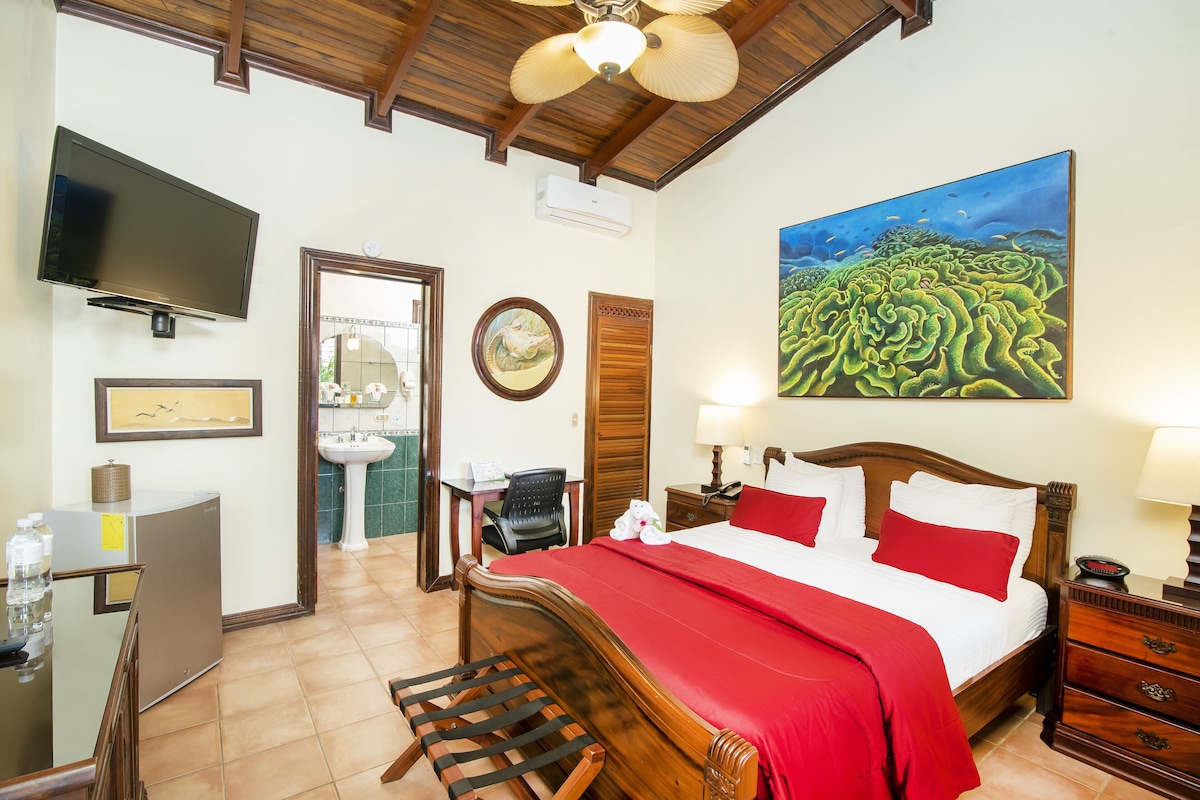 Premium bedding, minibar, in-room safe, desk