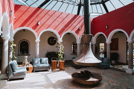 Lobby. Hotel Villa Mercedes San Cristobal