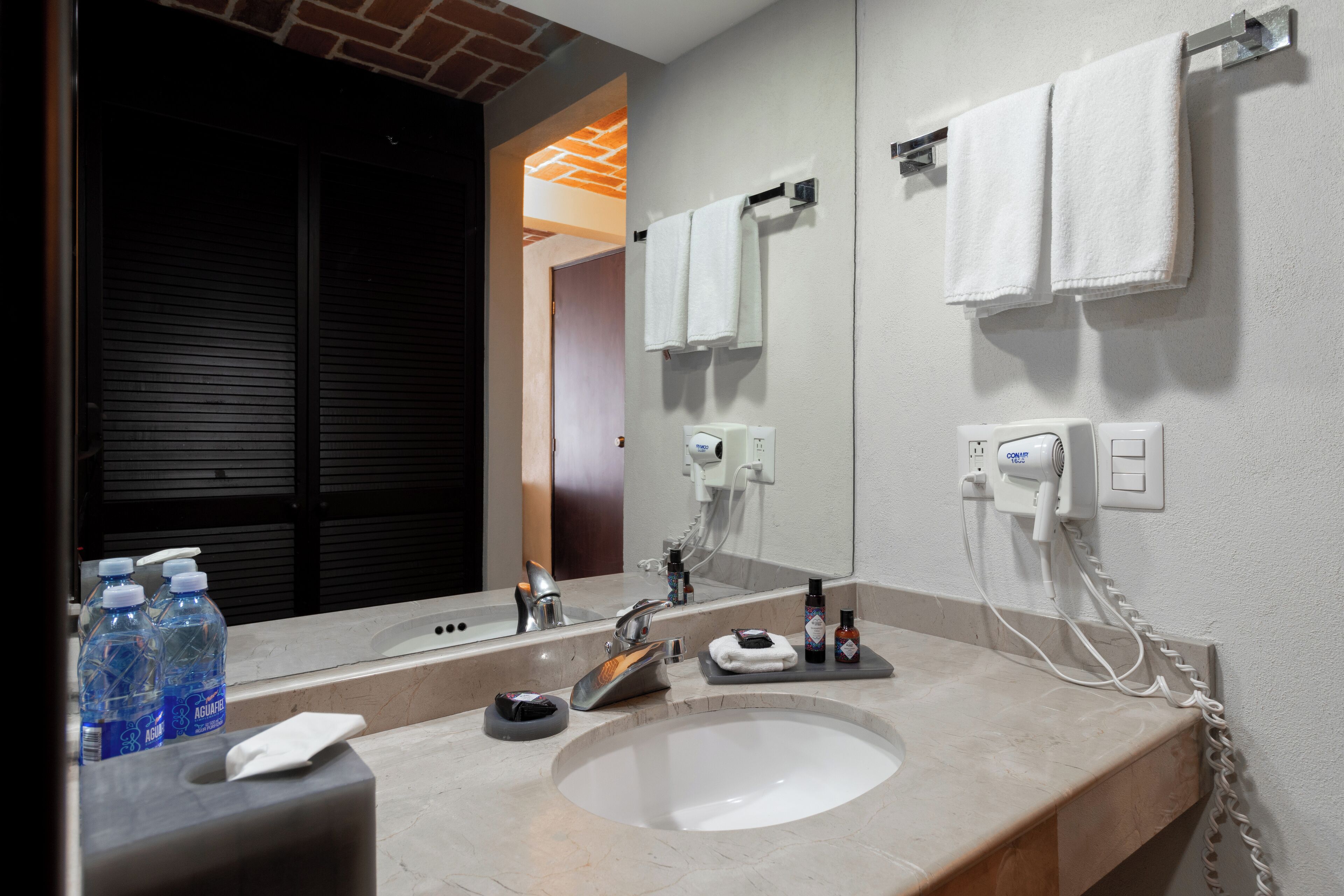 shower, rainfall showerhead, free toiletries, hair dryer