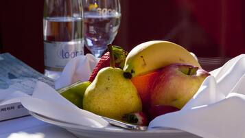 Habitación estándar con 1 cama matrimonial o 2 individuales | Terraza o patio