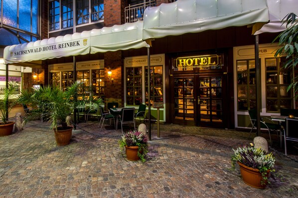 Property entrance - Sachsenwald Hotel Reinbek (Reinbek)