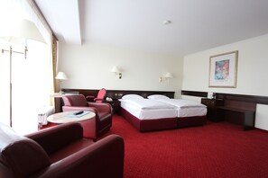 Standard Double or Twin Room | Premium bedding, in-room safe, desk, iron/ironing board - Sachsenwald Hotel Reinbek (Reinbek)