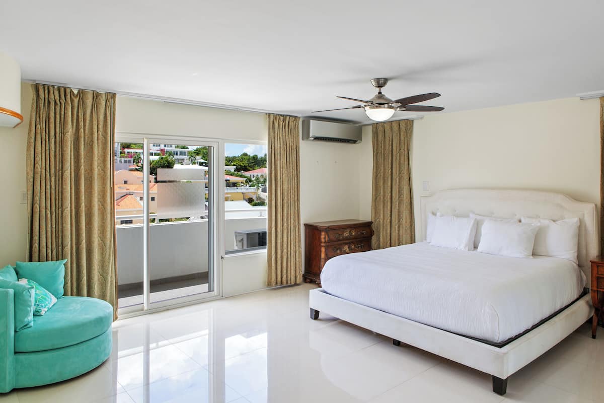 Suite, Beberapa Tempat Tidur, Bebas Asap Rokok (Efficiency) | Brankas, ruang kerja ramah laptop, dan tirai kedap cahaya
