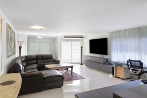 Living area - The Atrium Beach Resort and Spa, an Ascend Collection Resort (Simpson Bay)
