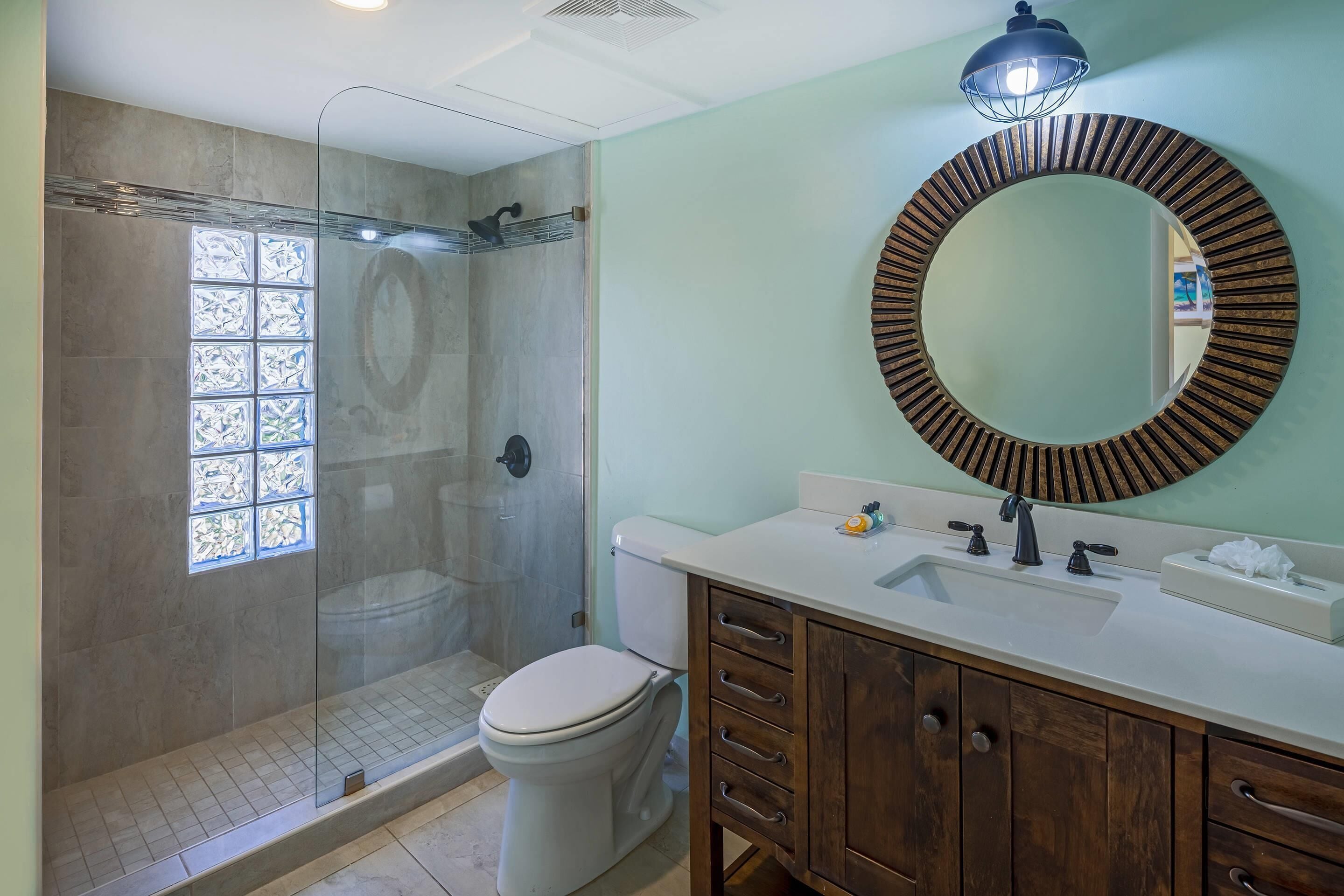 Shower, rainfall showerhead, free toiletries, hair dryer