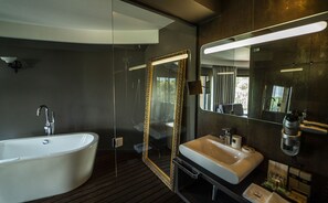 Superior Suite (Free Safe, Free Fitness & Sauna) | Bathroom | Shower, designer toiletries, hair dryer, bathrobes - Hotel mOdus (Varna)