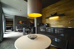 Grand Suite | Living area | Flat-screen TV, pay movies - Hotel mOdus (Varna)